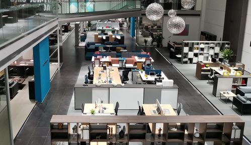 設(shè)計(jì)驅(qū)動(dòng)創(chuàng)新，服務(wù)贏得信賴 中山市品盛家具攜冠品盛辦公家具深耕會(huì)務(wù)服務(wù)新篇章